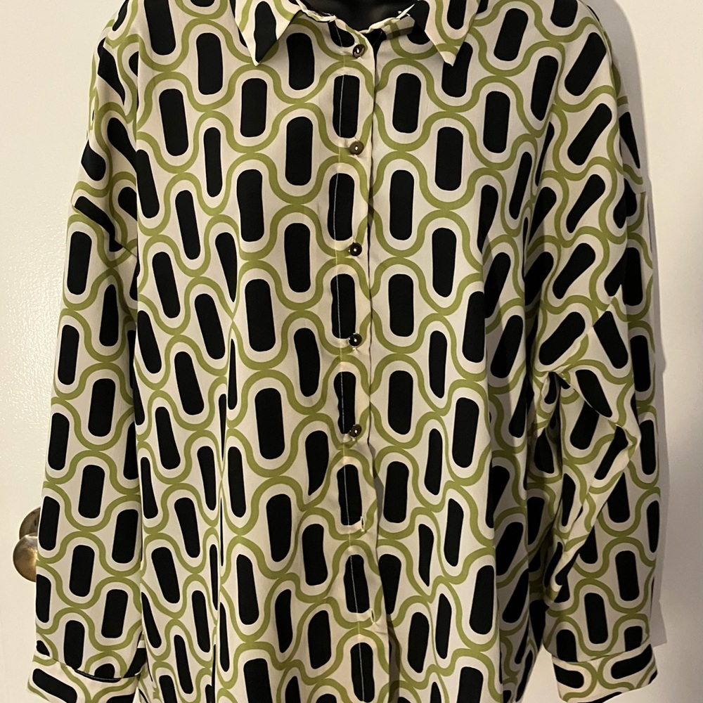 Stylish Zara Black and Green Patterned Women's Blouse. Size XL